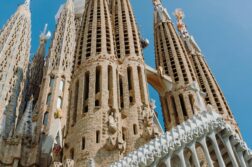 Barcelona za 250 zł z Berlina! Hit na wakacje 2026!