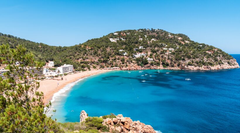 Ibiza w szczycie sezonu z Wrocławia – prawdziwy HIT w świetnej cenie!