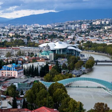 Tanie loty do Gruzji z kilku miast! Od sierpnia do października, już od 313 zł w dwie strony.