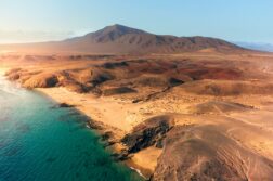 Niesamowita okazja! 💥 8 dni na słonecznej Lanzarote z lotami z Berlina i noclegiem za 1353 zł