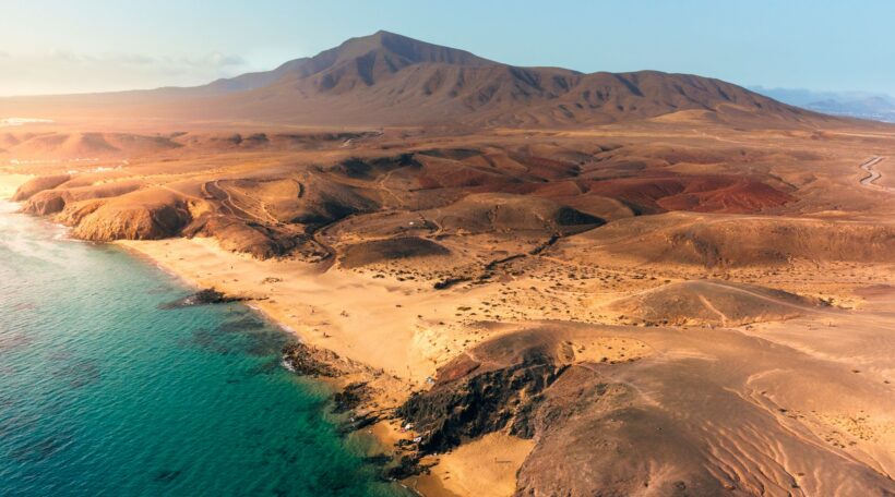 Niesamowita okazja! 💥 8 dni na słonecznej Lanzarote z lotami z Berlina i noclegiem za 1353 zł
