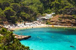 Ibiza w szczycie sezonu z Wrocławia? Mamy to! Od 670 zł!