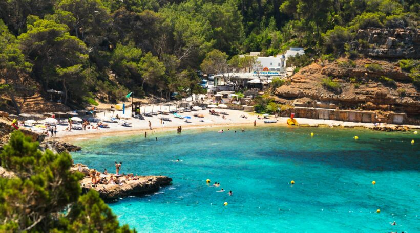 Ibiza w szczycie sezonu z Wrocławia? Mamy to! Od 670 zł!