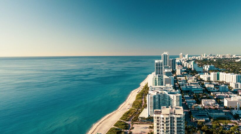 Idealny prezent na Mikołajki? Zabierz drugą połówkę do Miami za 2604 zł! 🤩🌴
