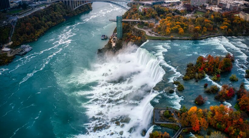 Kanada czeka! 🔥 Leć z Berlina do Toronto za 1857 zł w obie strony!