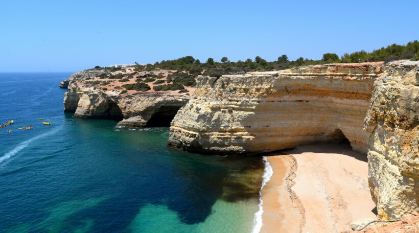 Tydzień w słonecznej Portugalii! 🔥 Algarve z lotami i hotelem ze śniadaniami za 1701 zł
