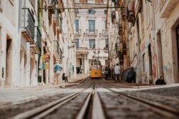 City break w Lizbonie! 🇵🇹☀️ 3 dni z lotami i 4⭐ hotelem ze śniadaniami z Poznania od 1145 zł!