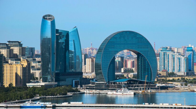 Azerbejdżan za 700 zł z Warszawy?! Odkryj Baku i Kaukaz! 🔥