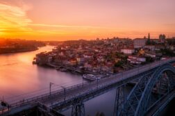 Portugalski urok na wyciągnięcie ręki! ✨ 4 dni w Porto z lotami i hotelem ze śniadaniami za 980 zł