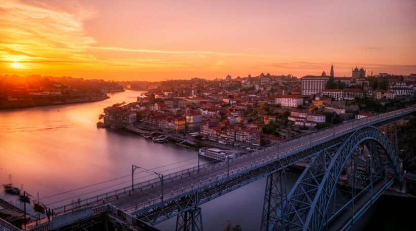 City break w Porto! ✨ Przedłużony weekend z lotami z Warszawy i hotelem ze śniadaniami za 730 zł!