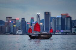 Wielkomiejski zgiełk i egzotyka! 🔥 Hongkong z Warszawy od 2496 zł w obie strony!