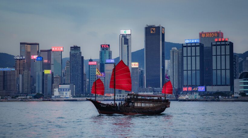 Wielkomiejski zgiełk i egzotyka! 🔥 Hongkong z Warszawy od 2496 zł w obie strony!