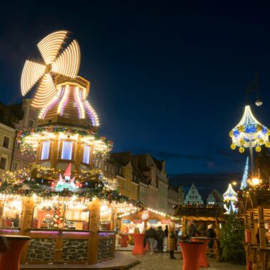 Jarmark Bożonarodzeniowy we Wrocławiu? Lecimy! 🎄✨ Loty z Gdańska i Warszawy już od 144 zł!