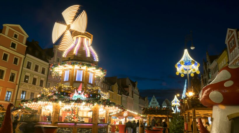 Jarmark Bożonarodzeniowy we Wrocławiu? Lecimy! 🎄✨ Loty z Gdańska i Warszawy już od 144 zł!